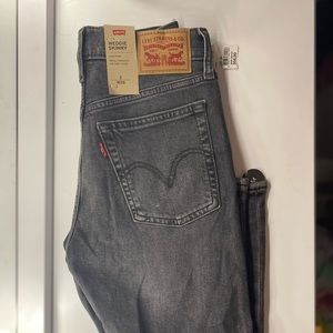 Black wedge skinny Levi jeens